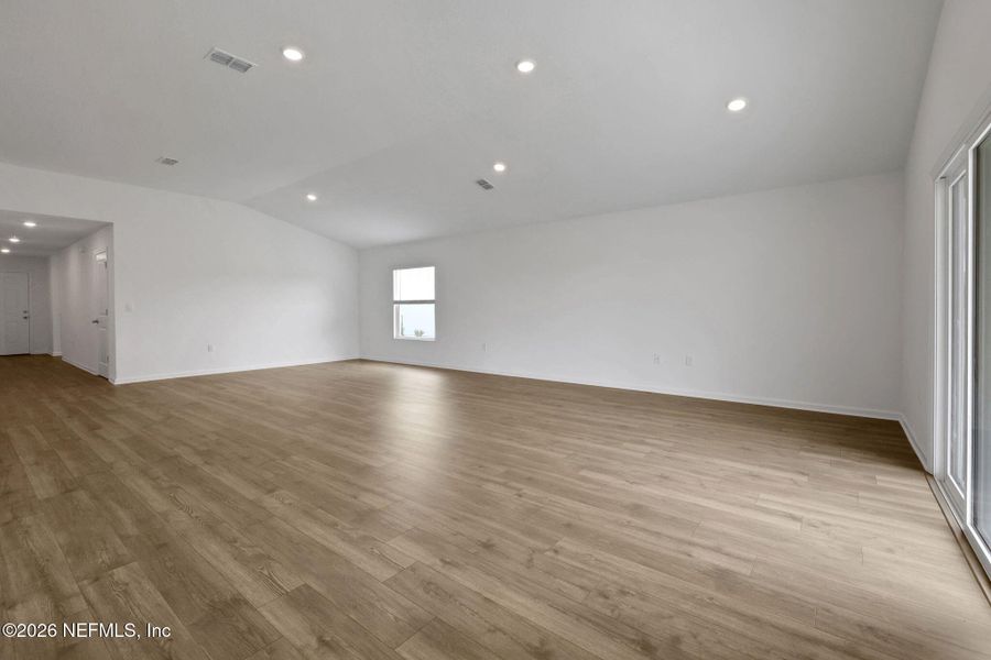 Spacious, unfurnished interior of a new home in Amberly, Green Cove Springs (Image 28).