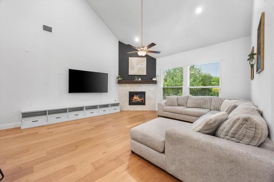 Furnished interior view inside a new home in Gideon Grove, Rockwall (Image 14).