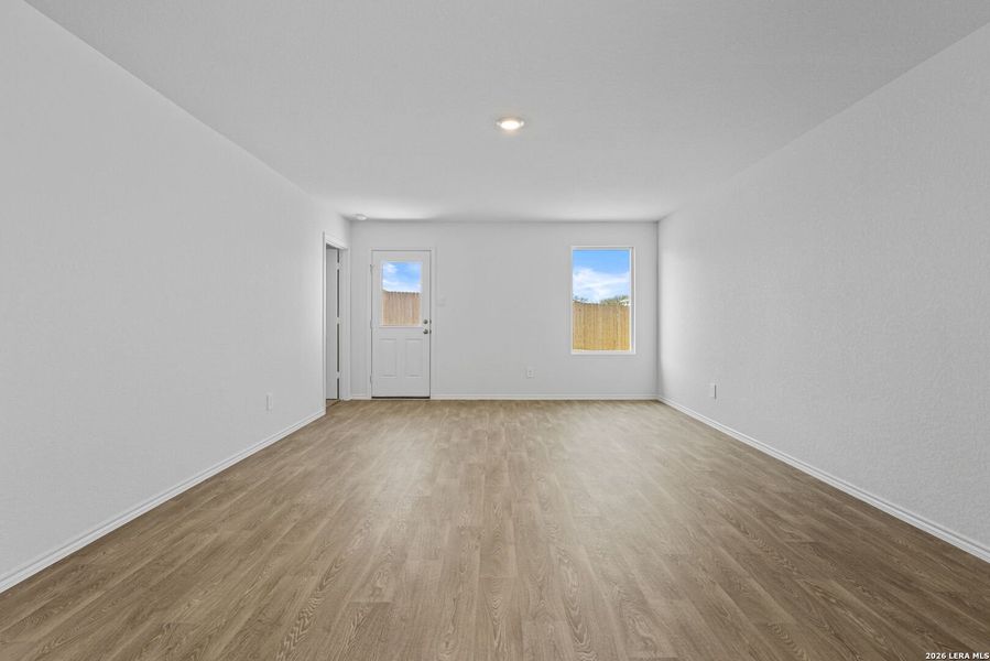 Spacious, unfurnished interior of a new home in Arroyo Ranch, Seguin (Image 12).