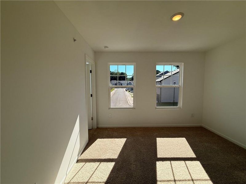Spacious, unfurnished interior of a new home in Laurelwood, Douglasville (Image 22).