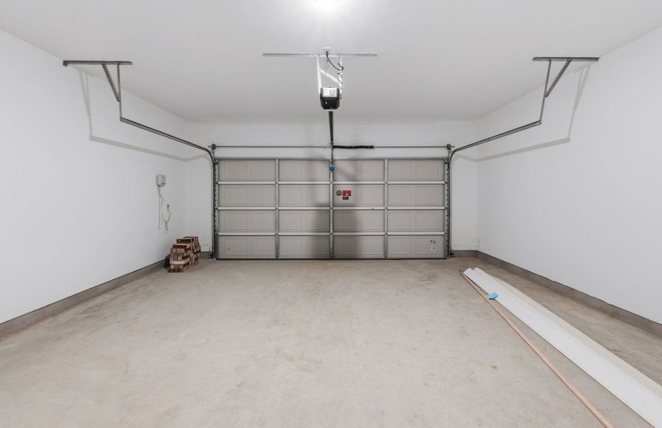 Spacious, unfurnished interior of a new home in Saddleback at Santa Rita Ranch, Liberty Hill (Image 16).