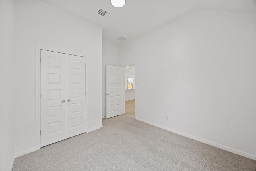 Spacious, unfurnished interior of a new home in Trinity Ranch, Elgin (Image 25).