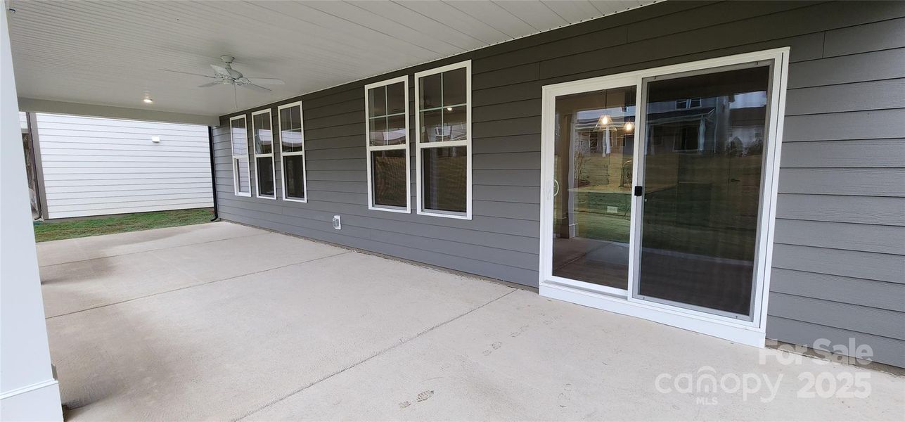 **PHOTO REPRESENTATION ONLY** EXTERIOR COLOR IS DIFFERENT **PHOTO REPRESENTATION ONLY** EXTERIOR COLOR IS DIFFERENT