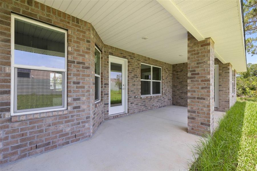 Exterior details and patio area of a home in , Palm Coast (Image 3).