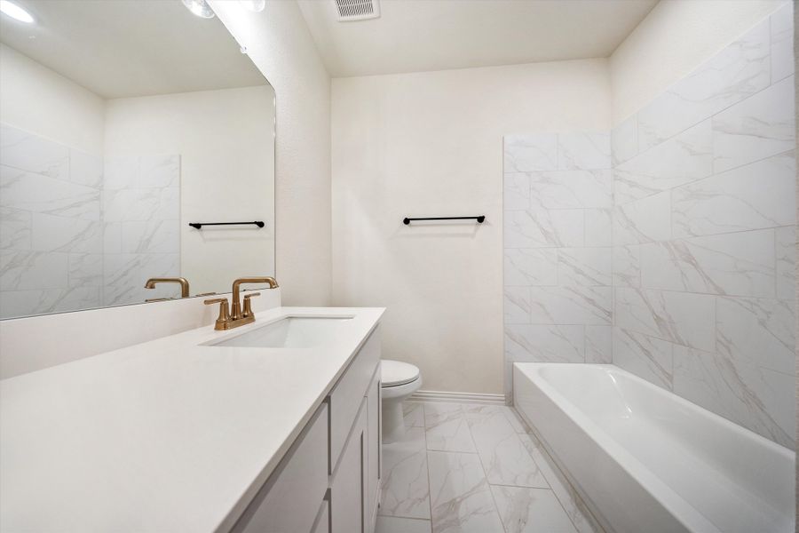 Furnished interior view inside a new home in Vista Oaks Estates, Royse City (Image 8).