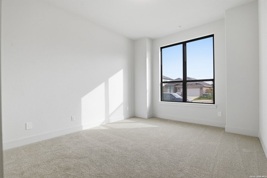 Spacious, unfurnished interior of a new home in Haby Hill 50s, San Antonio (Image 32).