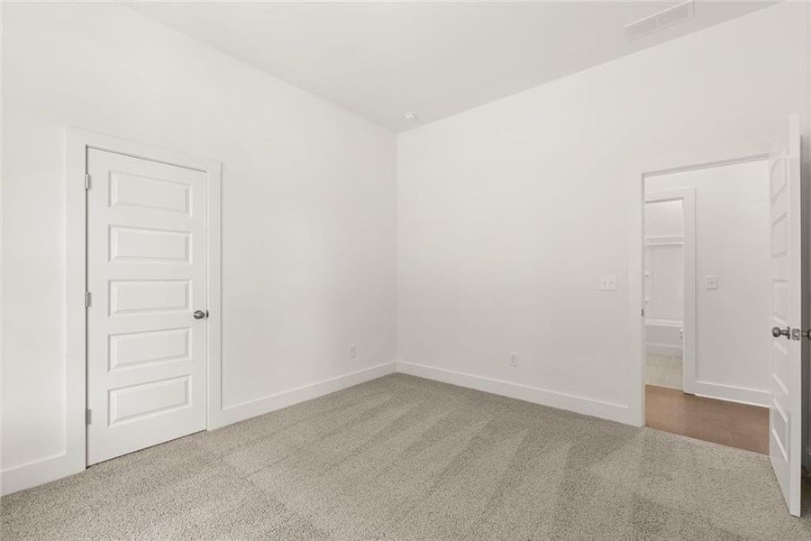 Spacious, unfurnished interior of a new home in , Gainesville (Image 39).