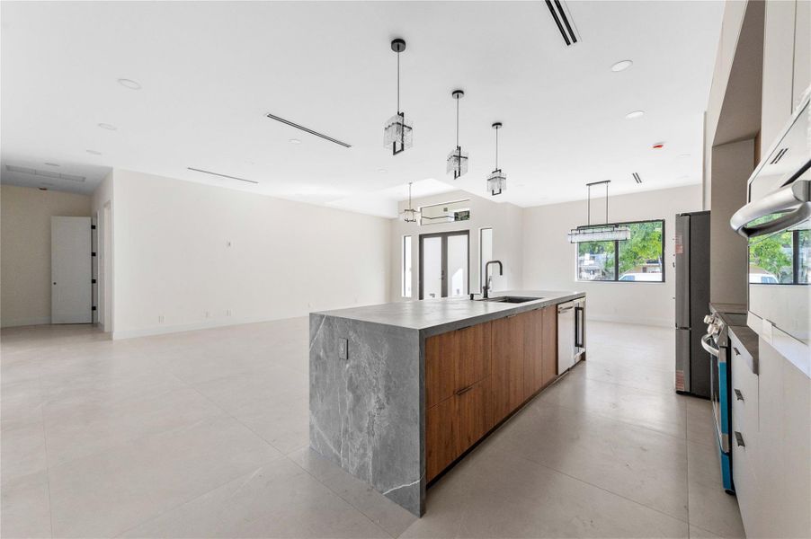 Furnished interior view inside a new home in , Coconut Creek (Image 8).