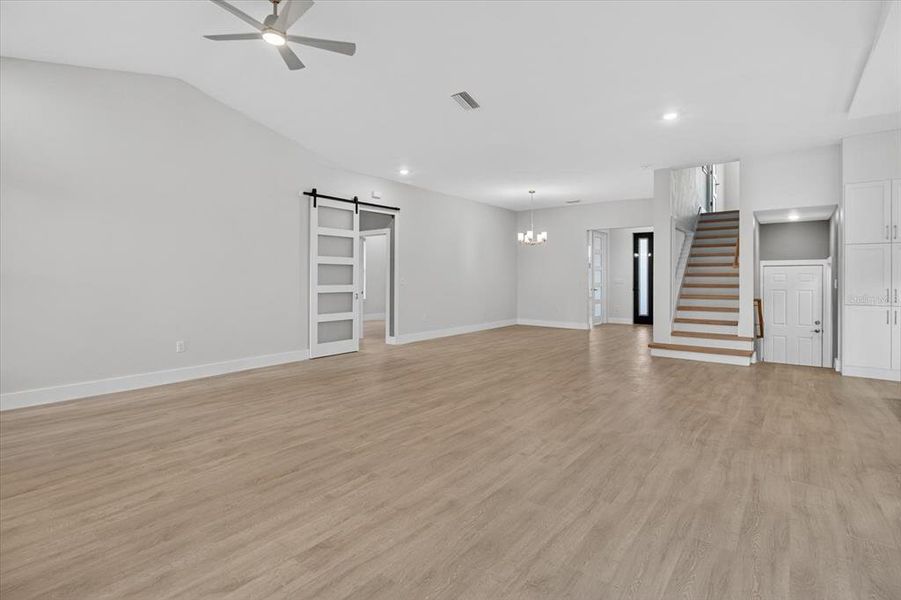 Spacious, unfurnished interior of a new home in , Tarpon Springs (Image 49).