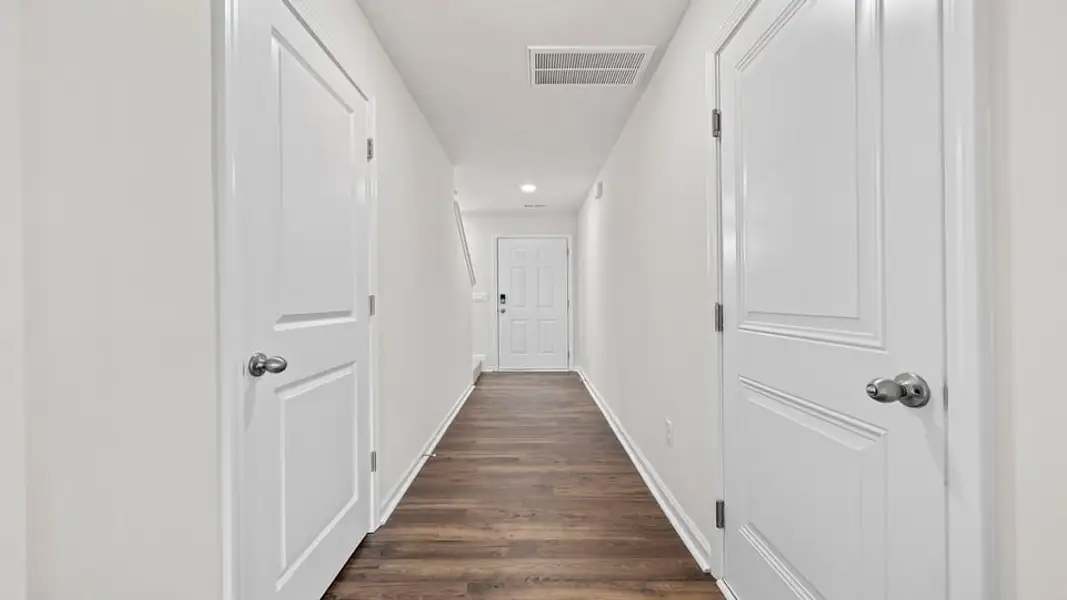 Spacious, unfurnished interior of a new home in Tyger Pines, Moore (Image 16).