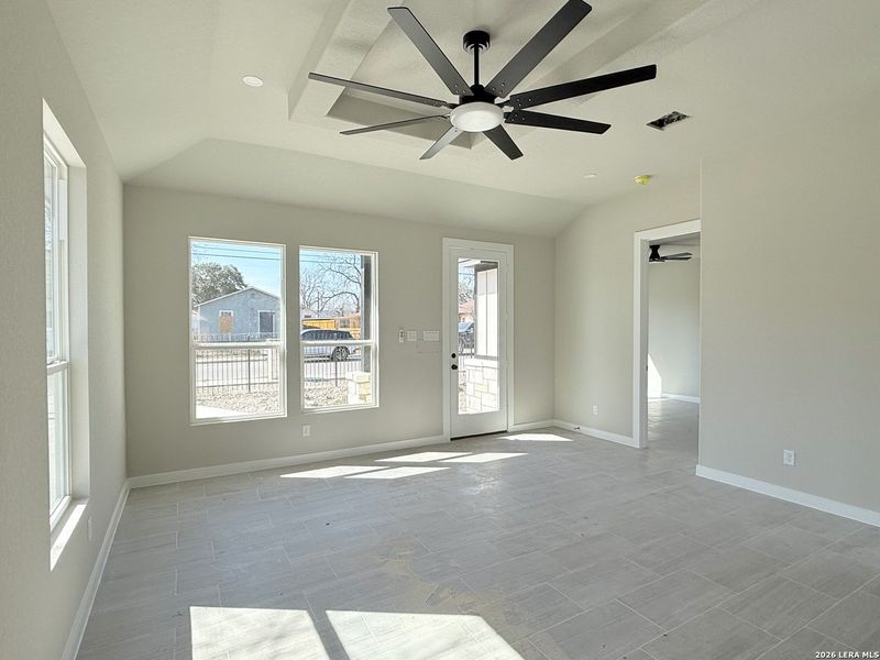Spacious, unfurnished interior of a new home in , San Antonio (Image 26).