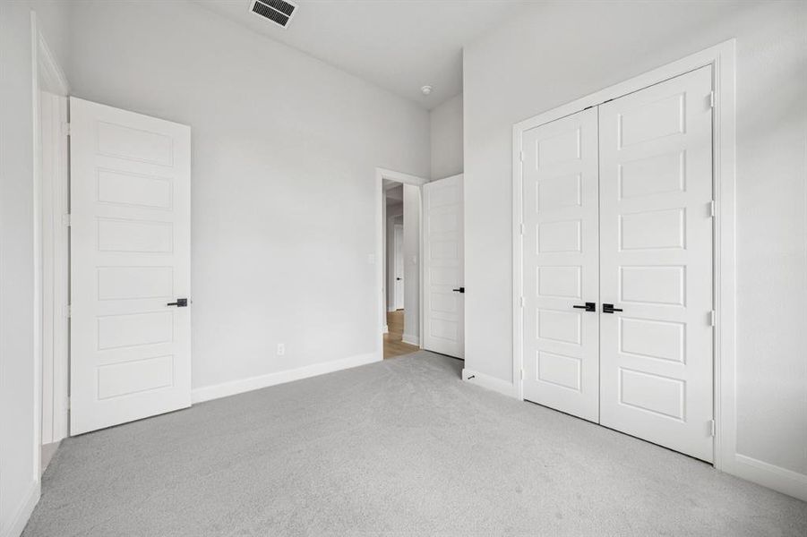 Spacious, unfurnished interior of a new home in Monterra - Classics, Fate (Image 16).