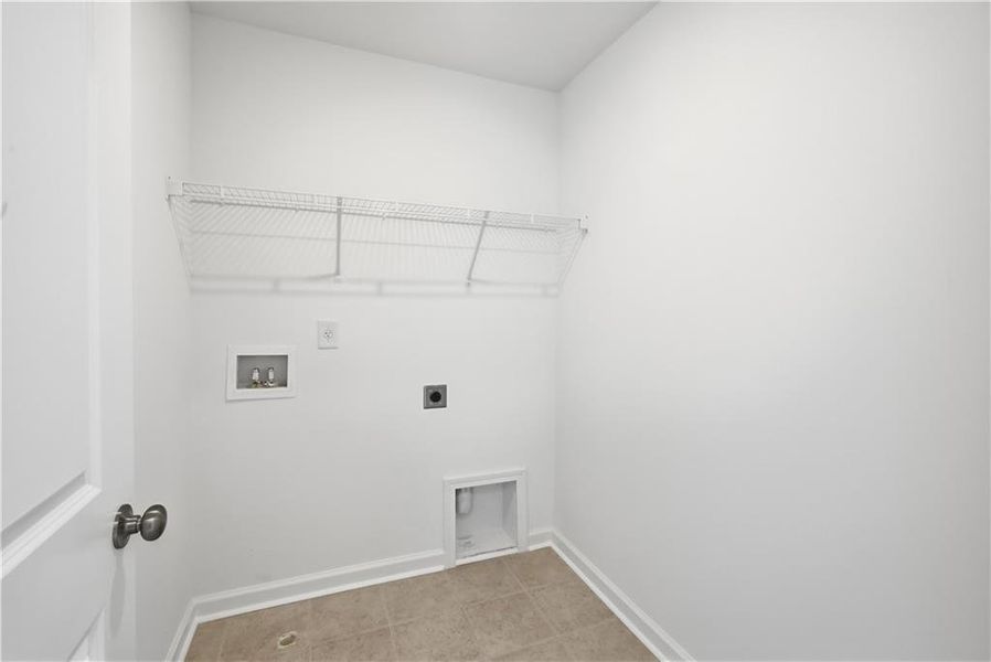 Spacious, unfurnished interior of a new home in Rosewood Farm, Lawrenceville (Image 24).