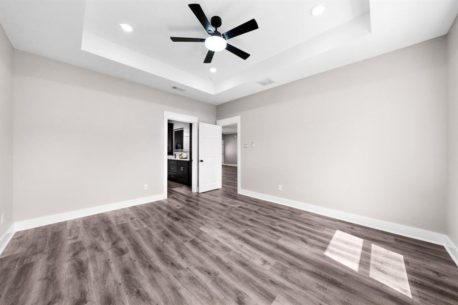 Spacious, unfurnished interior of a new home in , Sulphur Springs (Image 24).