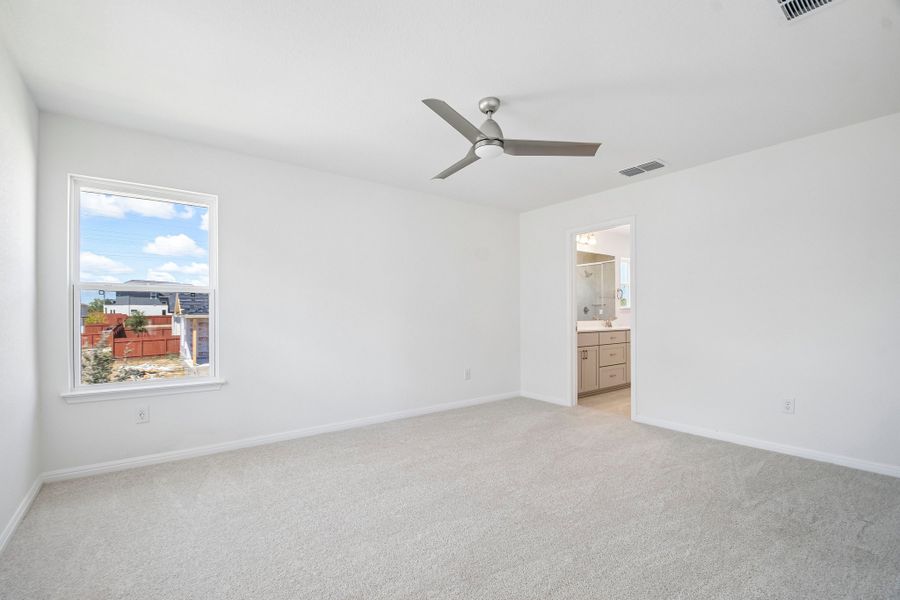 Spacious, unfurnished interior of a new home in Foxfield, Austin (Image 16). Spacious, unfurnished interior of a new home in Foxfield, Austin (Image 16).