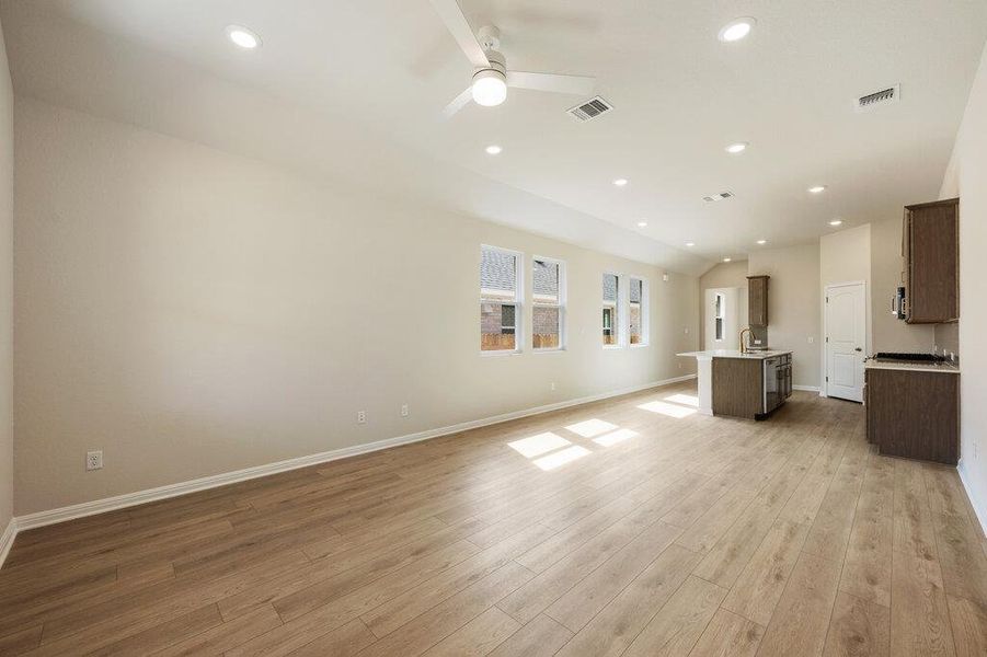 Spacious, unfurnished interior of a new home in La Cima, San Marcos (Image 38).