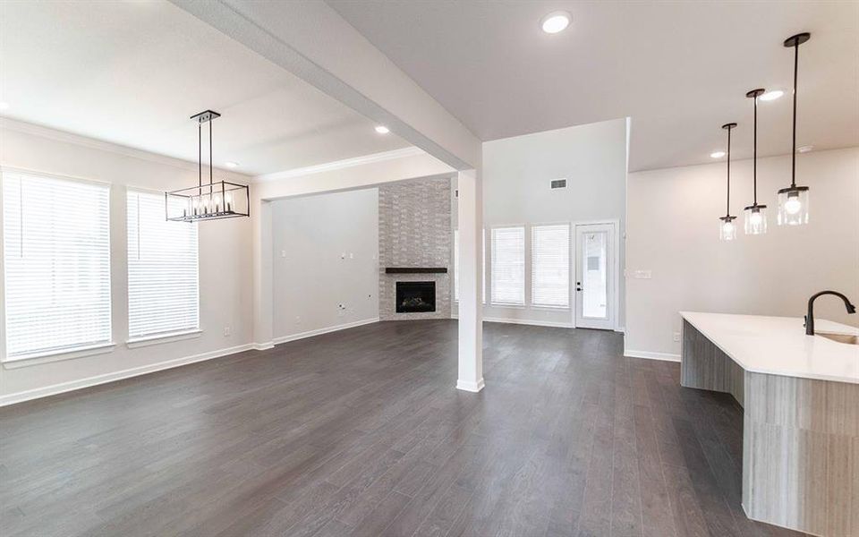 Spacious, unfurnished interior of a new home in Heath Golf & Yacht Club, Forney (Image 16).