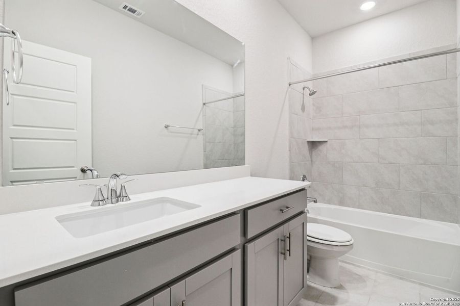 Furnished interior view inside a new home in Scenic Crest - Premier Series, Boerne (Image 12). Furnished interior view inside a new home in Scenic Crest - Premier Series, Boerne (Image 12).