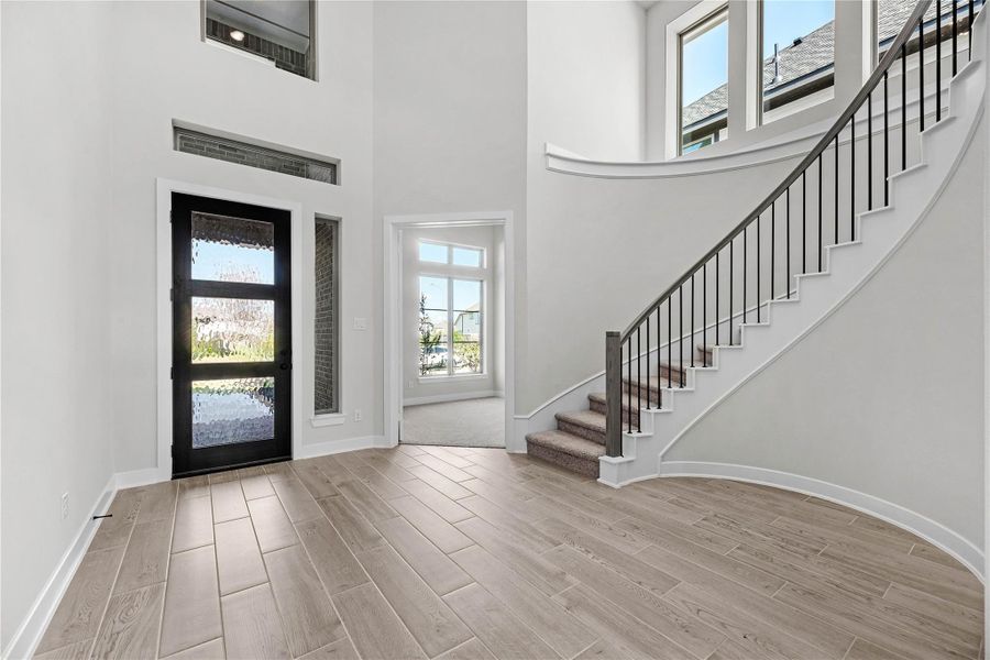 Spacious, unfurnished interior of a new home in , Fulshear (Image 12).