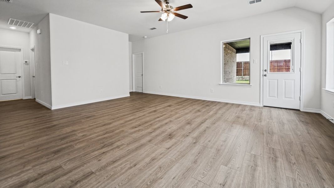 Spacious, unfurnished interior of a new home in Silverado, Aubrey (Image 5).
