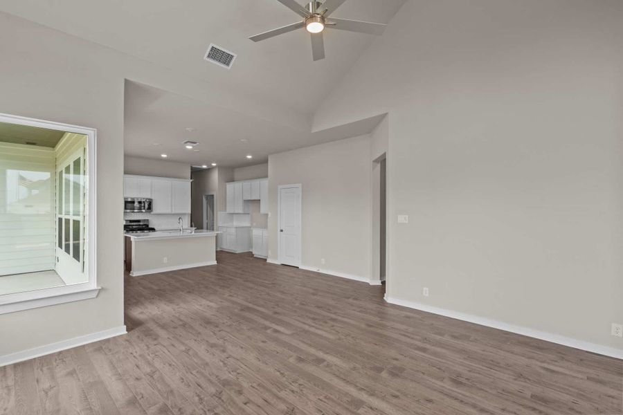 Spacious, unfurnished interior of a new home in The Crossvine, Schertz (Image 20). Spacious, unfurnished interior of a new home in The Crossvine, Schertz (Image 20).