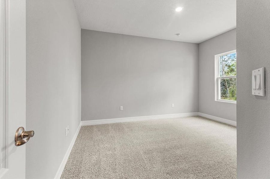 Spacious, unfurnished interior of a new home in , Homosassa (Image 13).