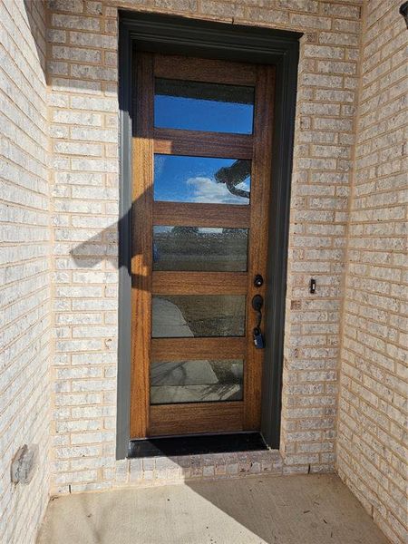 Exterior details and patio area of a home in , Van Alstyne (Image 3).