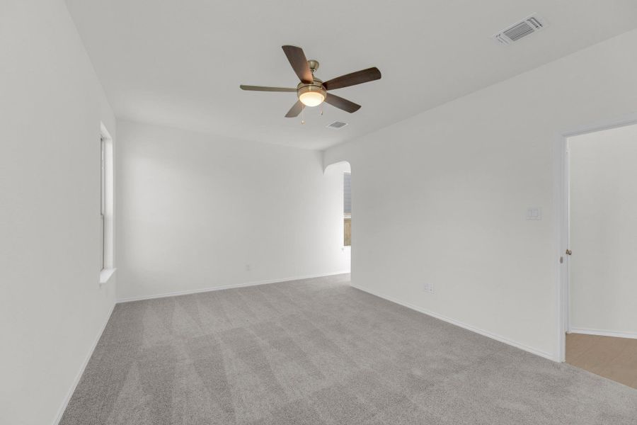 Spacious, unfurnished interior of a new home in Retreat at San Gabriel, Georgetown (Image 23).