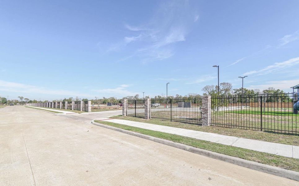 Community amenities in , Alvin (Image 4).