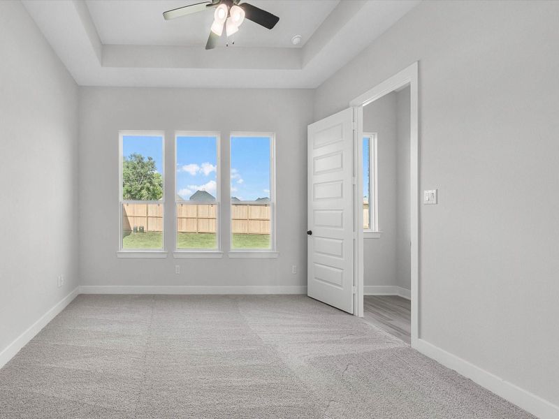 Spacious, unfurnished interior of a new home in Sienna, Missouri City (Image 13).