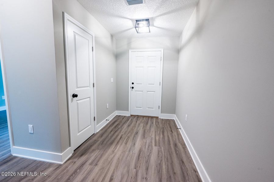 Spacious, unfurnished interior of a new home in , Florahome (Image 39).