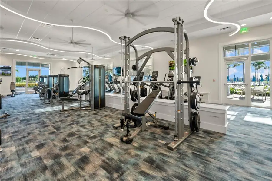 Community amenities in , Englewood (Image 35).
