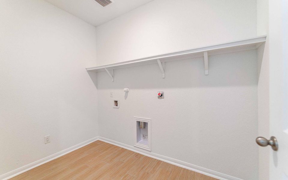 Spacious, unfurnished interior of a new home in Swenson Heights, Seguin (Image 18).