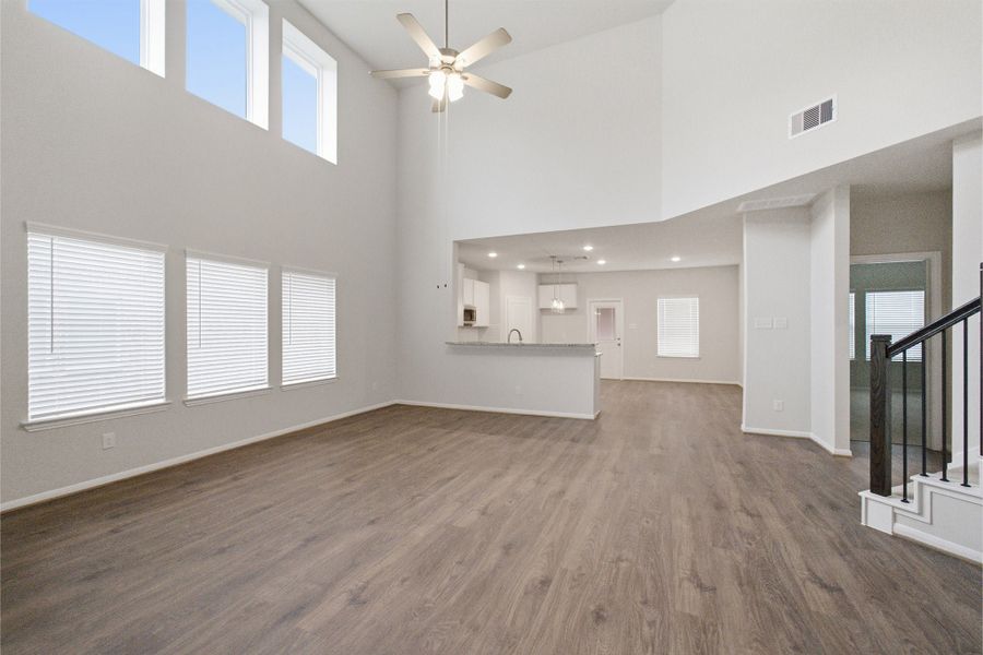 Spacious, unfurnished interior of a new home in Pearlbrook, Texas City (Image 16).