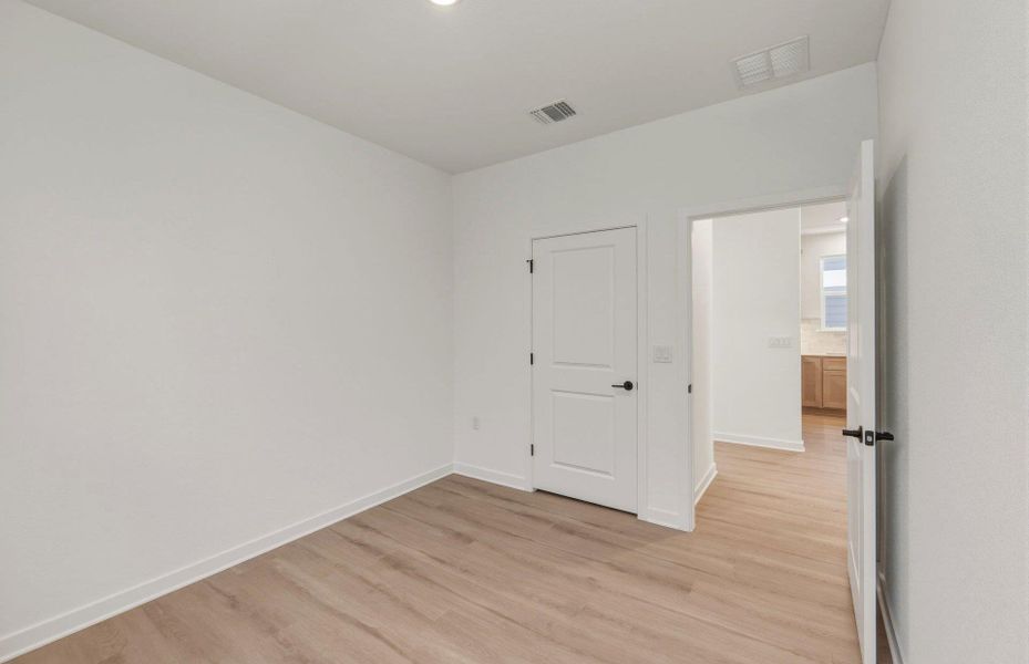 Spacious, unfurnished interior of a new home in Sun City Texas, Georgetown (Image 23).