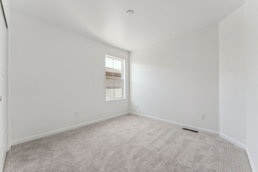 Spacious, unfurnished interior of a new home in Sterling Ranch Ascent Village, Littleton (Image 27).