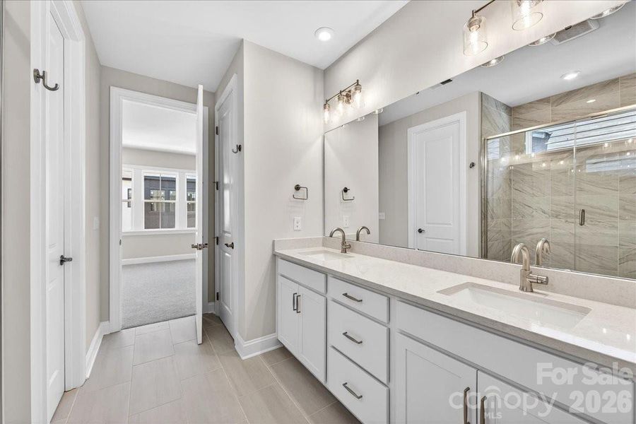 Primary en suite