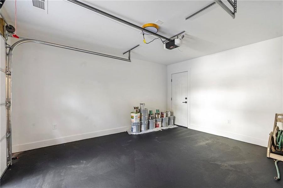 Spacious, unfurnished interior of a new home in , Atlanta (Image 24).