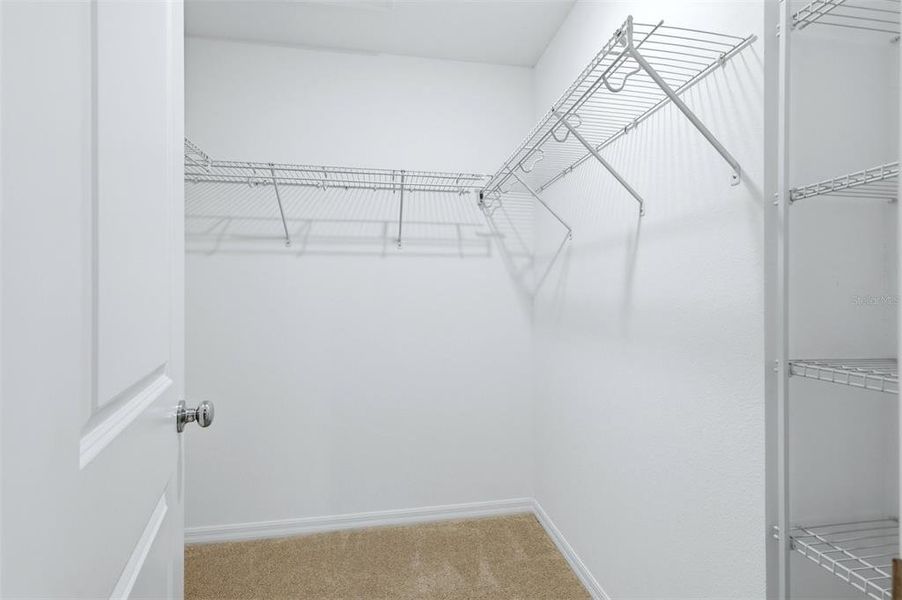 Spacious, unfurnished interior of a new home in , Sarasota (Image 14).