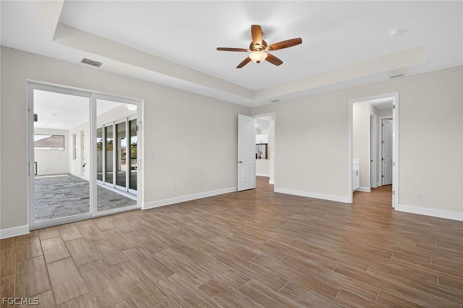 Spacious, unfurnished interior of a new home in Cape Coral, Cape Coral (Image 13).