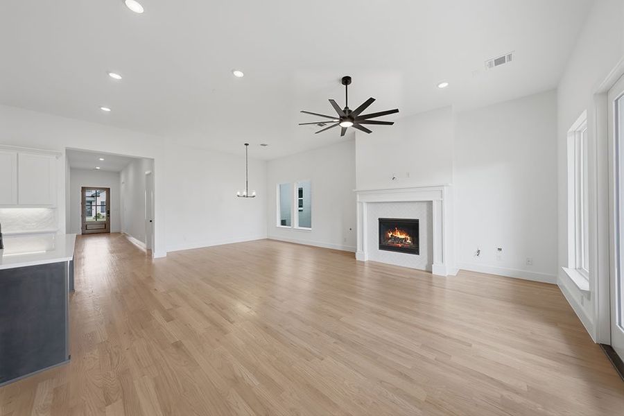 Spacious, unfurnished interior of a new home in Tavolo Park, Fort Worth (Image 27).