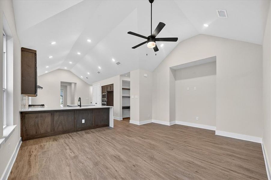 Spacious, unfurnished interior of a new home in Heritage Ranch, Sherman (Image 13).