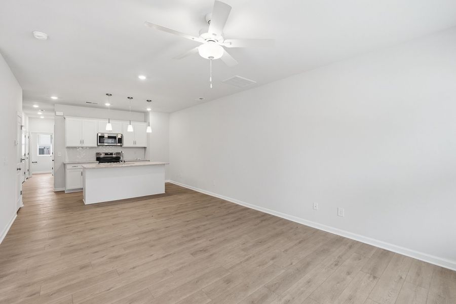 Spacious, unfurnished interior of a new home in Lakeview Village, Charlotte (Image 18).