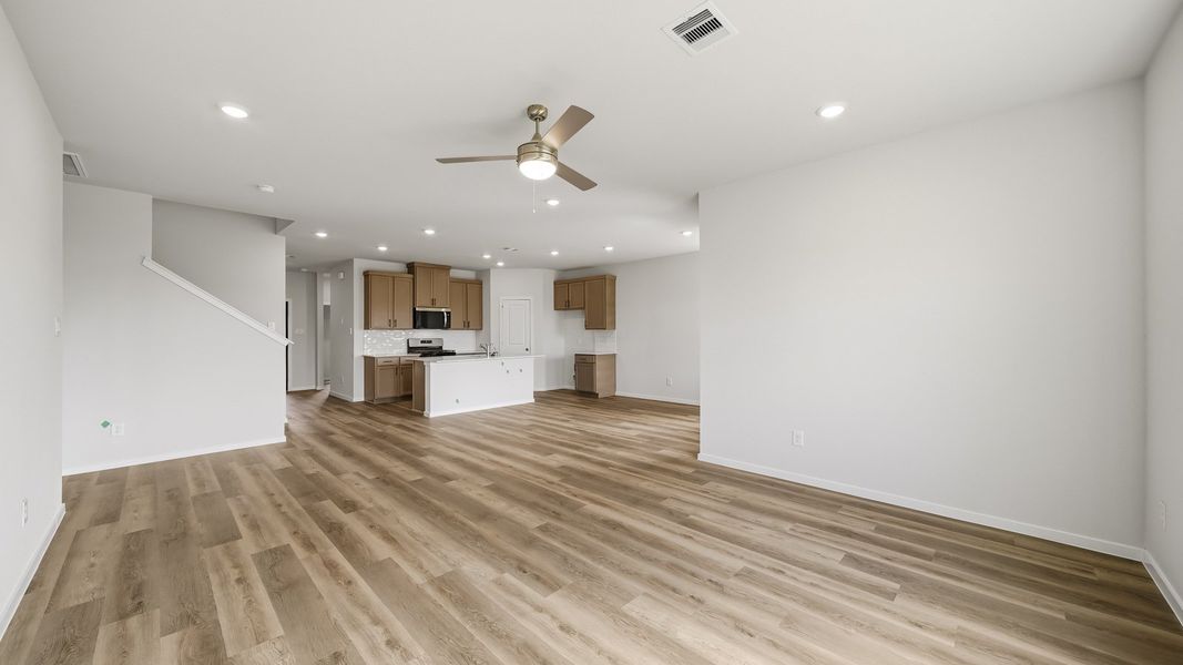 Spacious, unfurnished interior of a new home in Sunterra Lakes, Brookshire (Image 12). Spacious, unfurnished interior of a new home in Sunterra Lakes, Brookshire (Image 12).