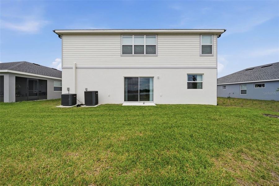 Exterior details and patio area of a home in , Haines City (Image 3).