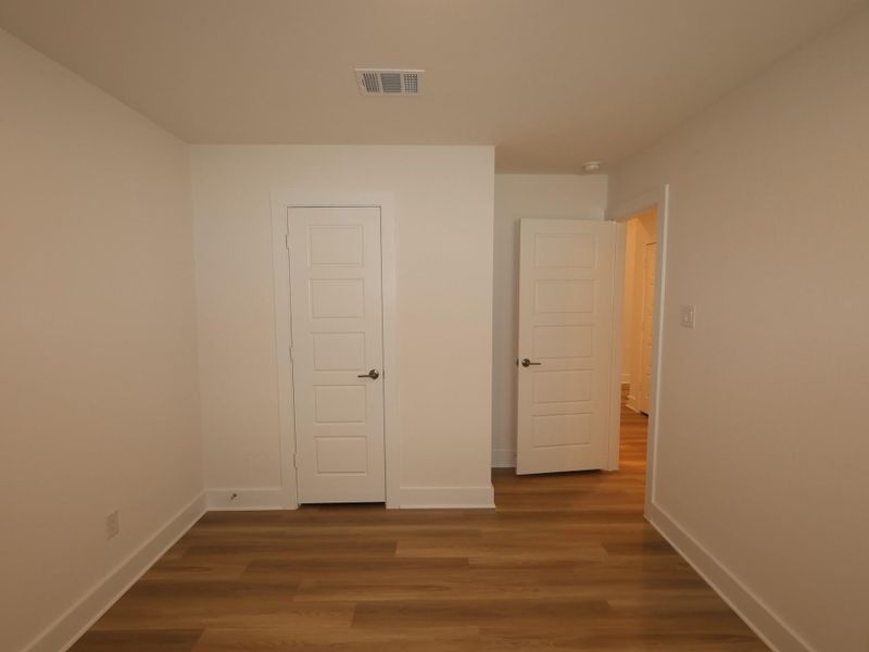 Spacious, unfurnished interior of a new home in Lago Mar, Santa Fe (Image 7).