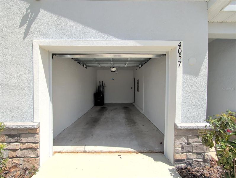 Exterior details and patio area of a home in Farm at Varrea Villas, Plant City (Image 3).