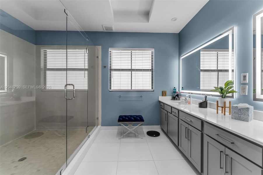 Photo 23 Photo 23