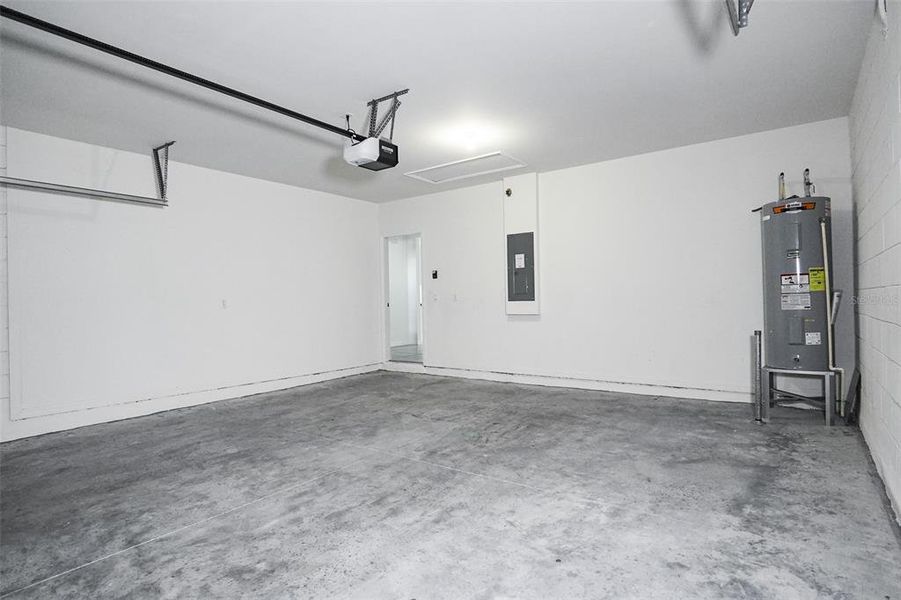 Spacious, unfurnished interior of a new home in , Zellwood (Image 28).