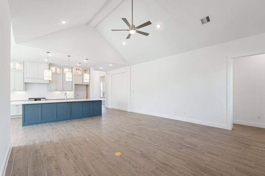 Spacious, unfurnished interior of a new home in Riceland, Mont Belvieu (Image 28).